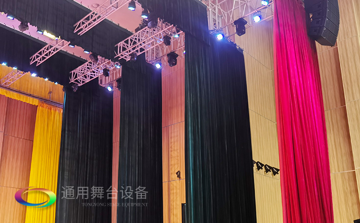 遷換場景、揭示活動主體、渲染演出氣氛、提升演出效果——舞臺阻燃幕布
